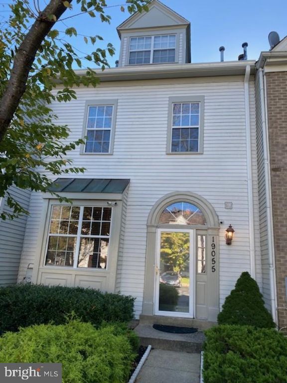 19055 Highstream Dr, Germantown, MD 20874
