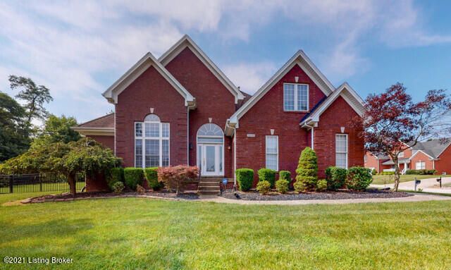 13315 Oak Forest Ct, Louisville, KY 40245