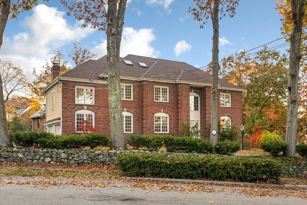 7 Reservoir Ave, Newton, MA 02467
