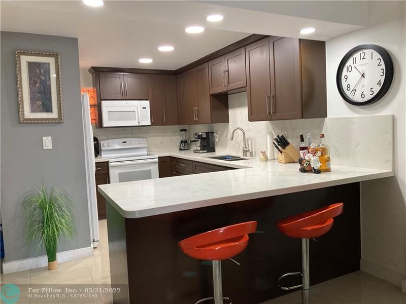 1950 W 56th St 2107b Hialeah Fl 33012 Mls F10324425 Trulia W 56th St 2107b Hialeah Fl 33012, Kitchen Cabinets Hialeah Gardens Florida