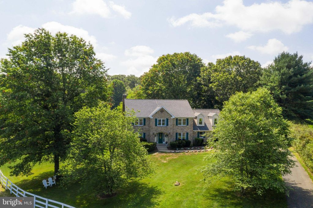 9805 Log House Ct, Gaithersburg, MD 20882