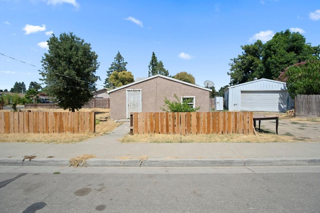 12933 Main St, Waterford, CA 95386