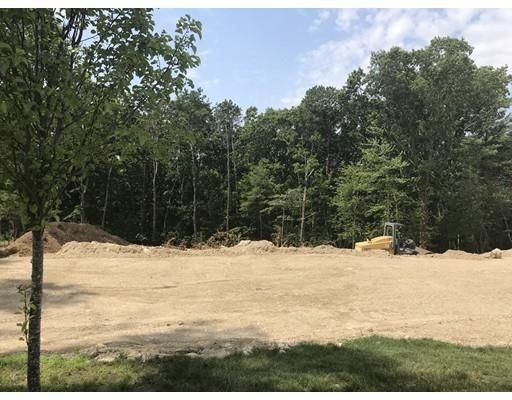 27 E Meadow Ln, Middleton, MA 01949