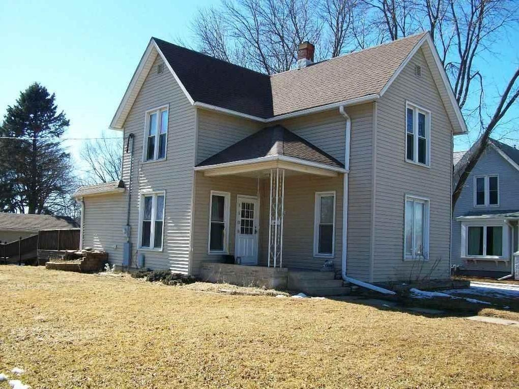 1106 Clark St, Charles City, IA 3 Bed, 2 Bath SingleFamily Home 6