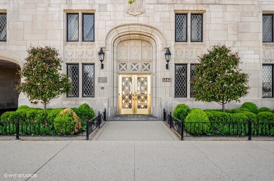1242 N Lake Shore Dr #9-10N, Chicago, IL 60610