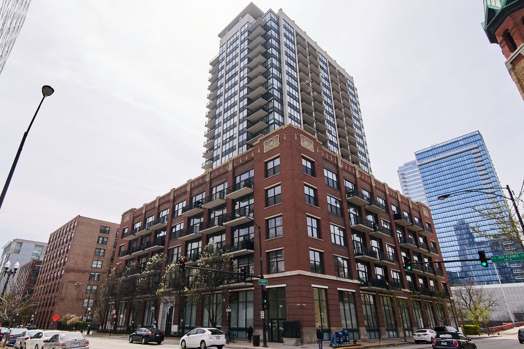 210 S Desplaines St #1003, Chicago, IL 60661