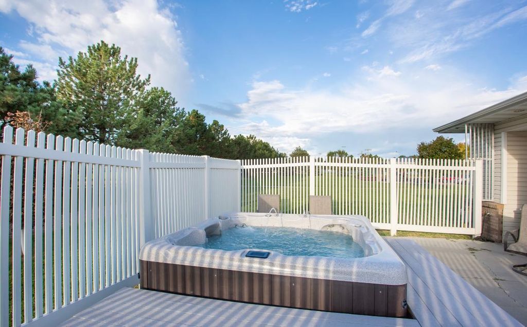 1319 E 45th St, Kearney, NE 68847
