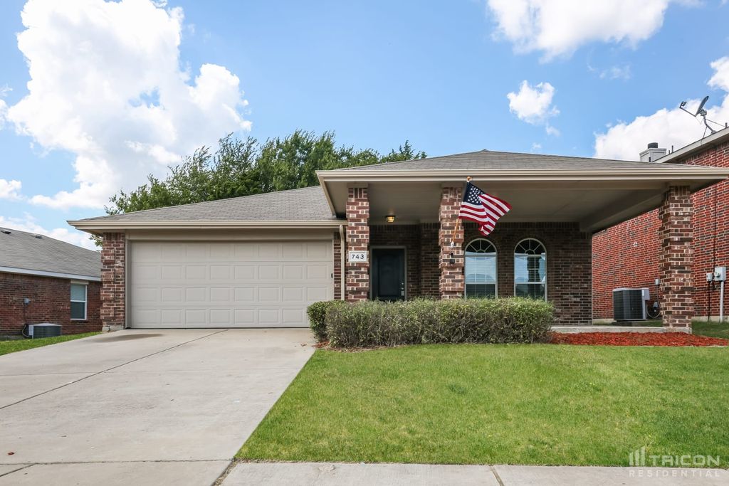 743 Lentisco Dr, Lancaster, TX 75146