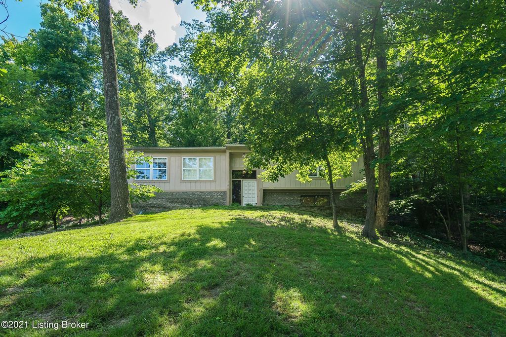 1212 Heritage Pl, Louisville, KY 40214