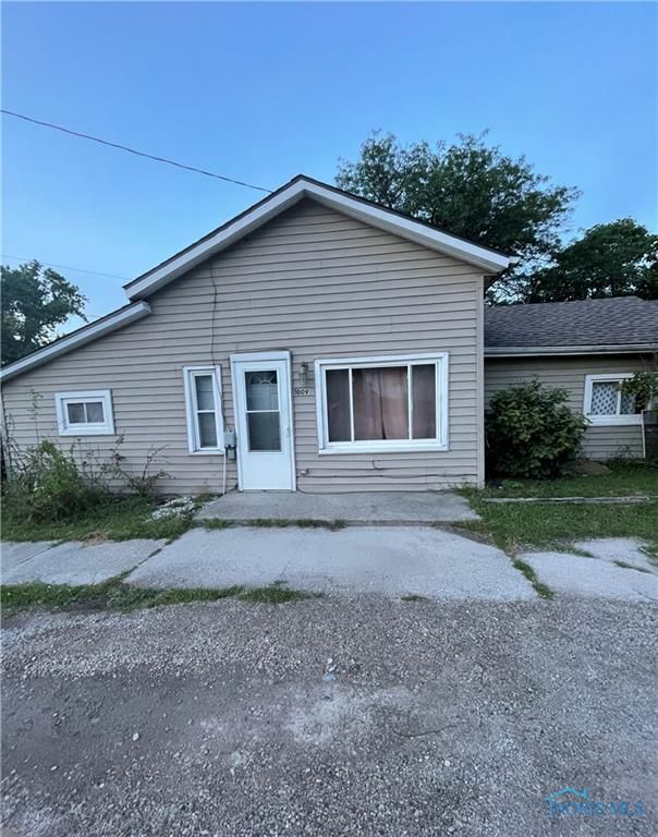 1009 Ayersville Ave, Defiance, OH 43512