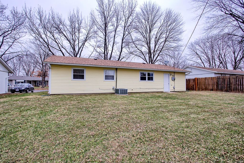 712 Oakridge Dr, Bethalto, IL 3 Bed, 1 Bath SingleFamily Home 29