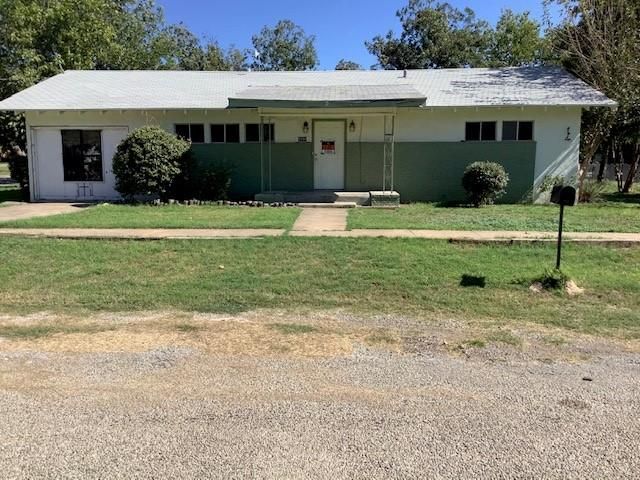 1006 N College St, Brady, TX 76825