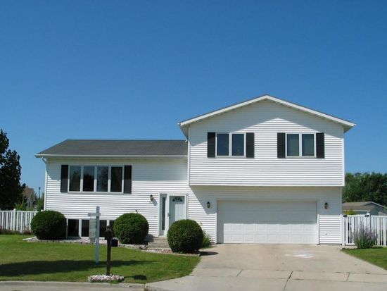 765 Horizon Cir, Grand Forks, ND 58203