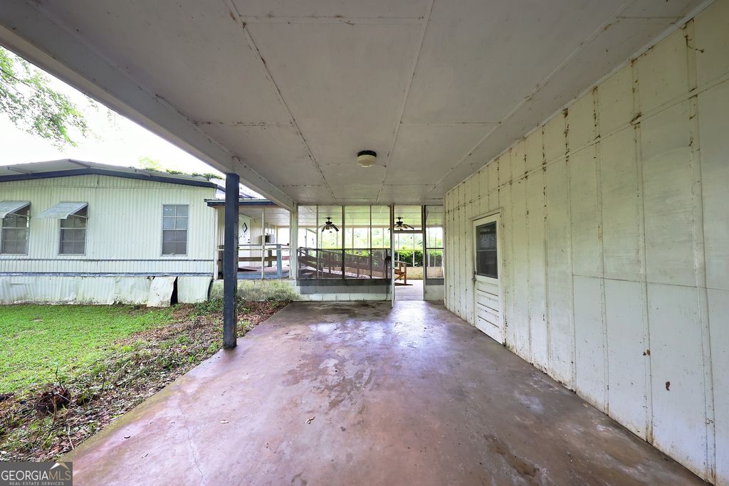 view 39th full size image of this home