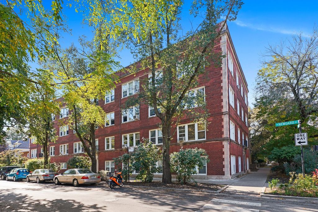6748 N Newgard Ave #2, Chicago, IL 60626