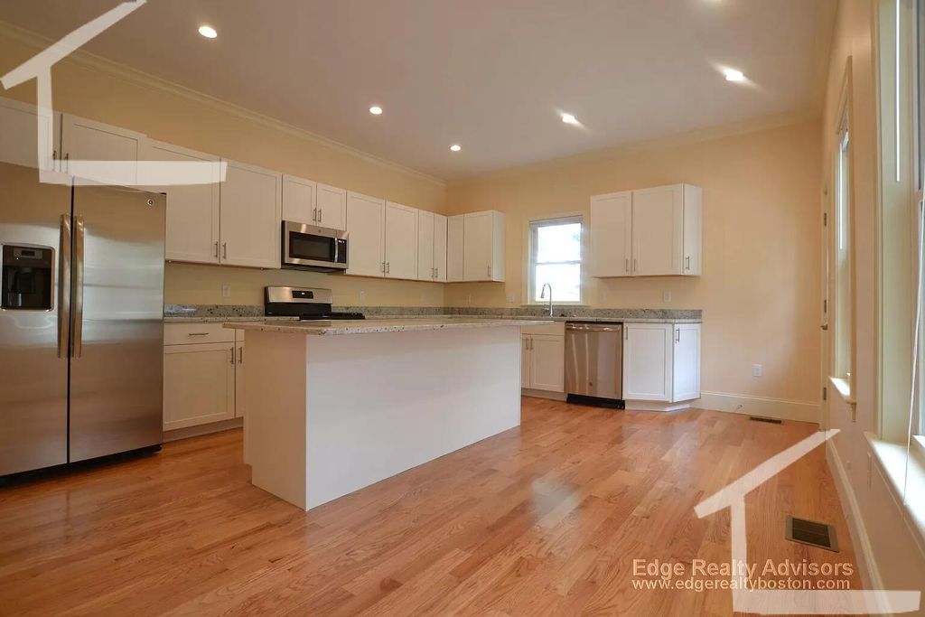 127 Bigelow St #4, Brighton, MA 02135