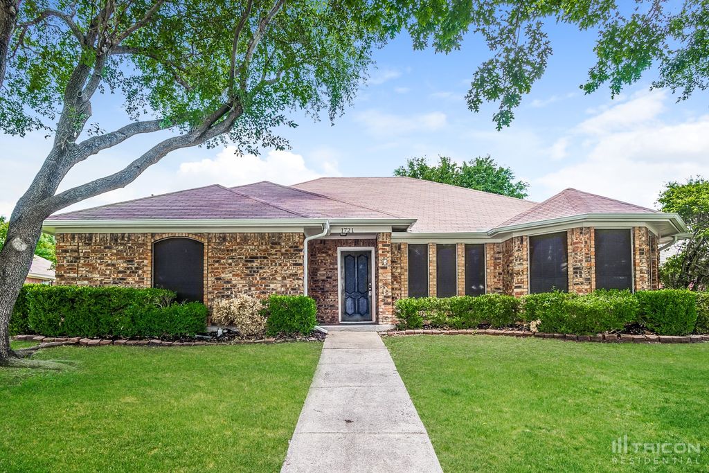 1721 Worthington Ln, Lancaster, TX 75134