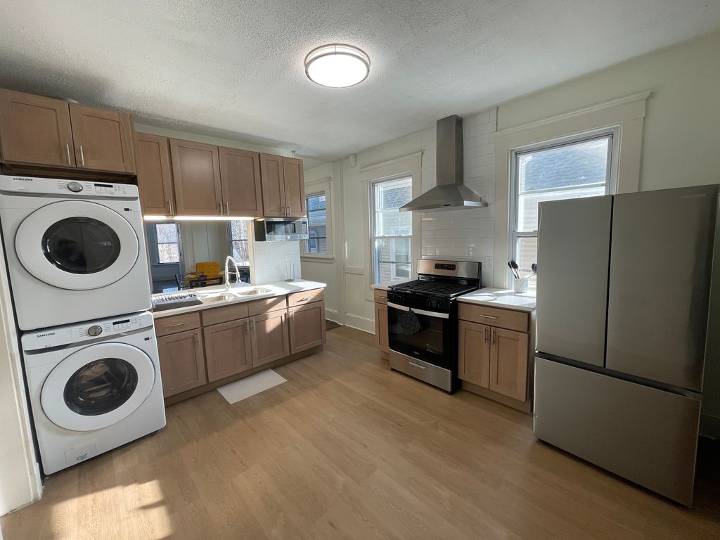 56 Goffe Ter #1, New Haven, CT 06511