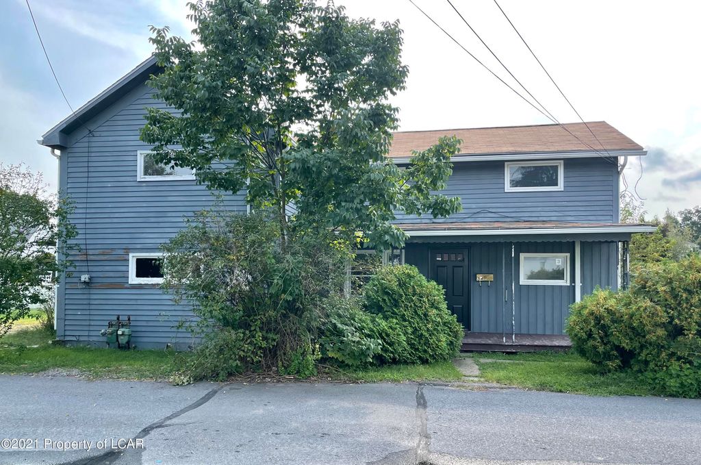 52 W 7th St, Wyoming, PA 18644