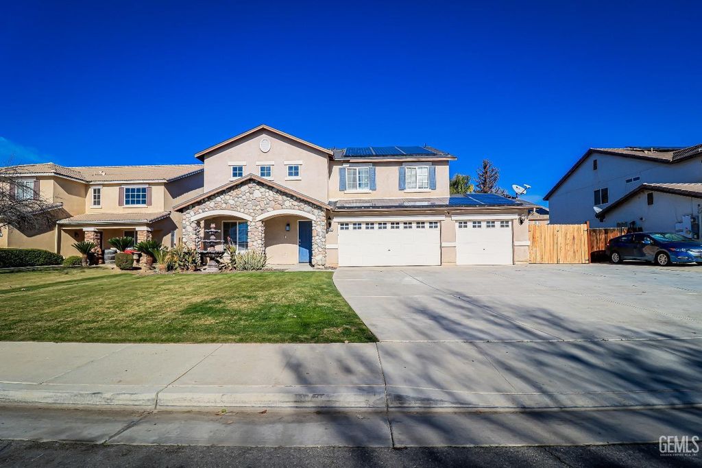 12400 Great Country Dr, Bakersfield, CA 93312