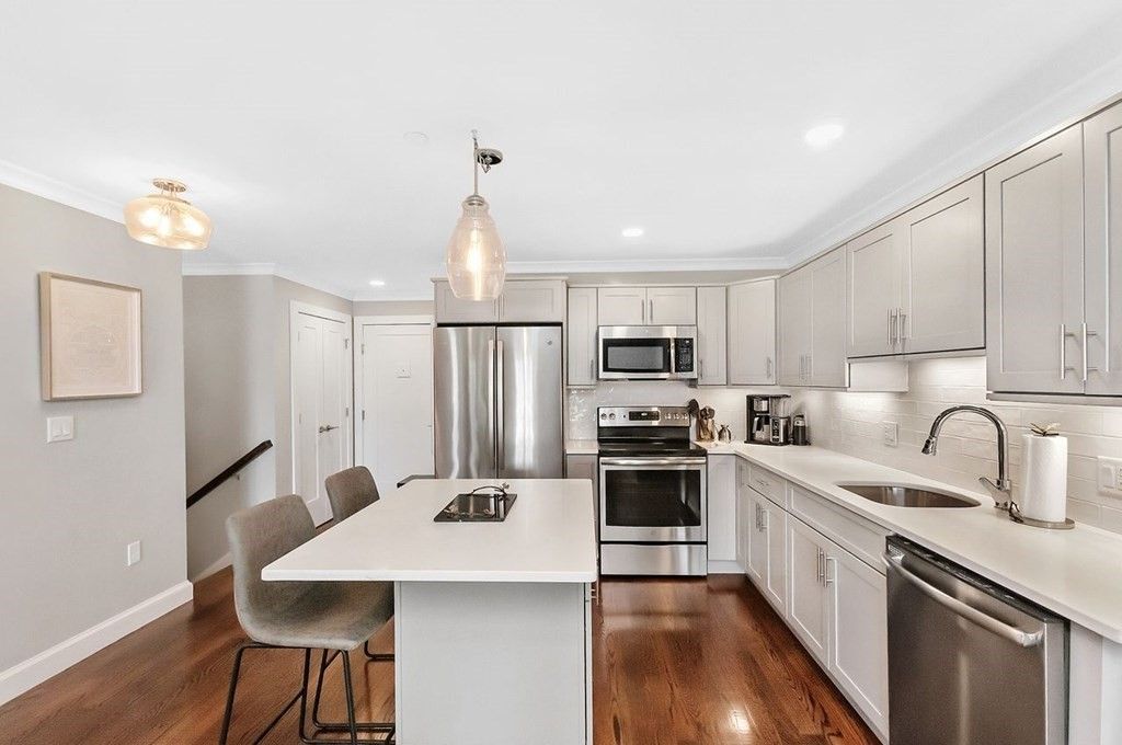 1789 Centre St #405, Boston, MA 02132
