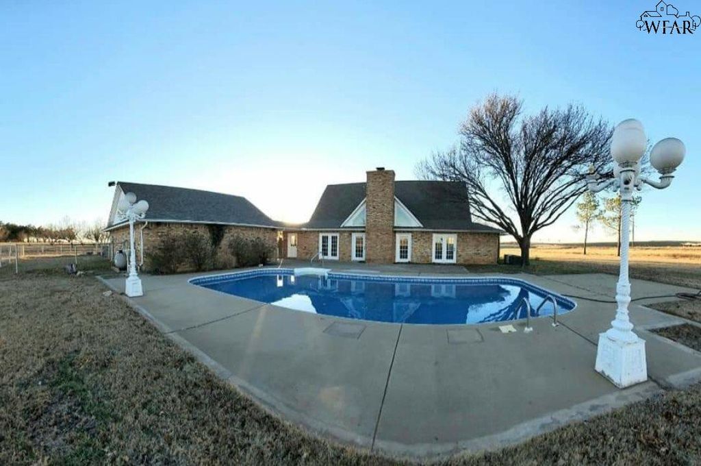 1079 Peterson Rd N, Iowa Park, TX 4 Bed, 3 Bath SingleFamily Home