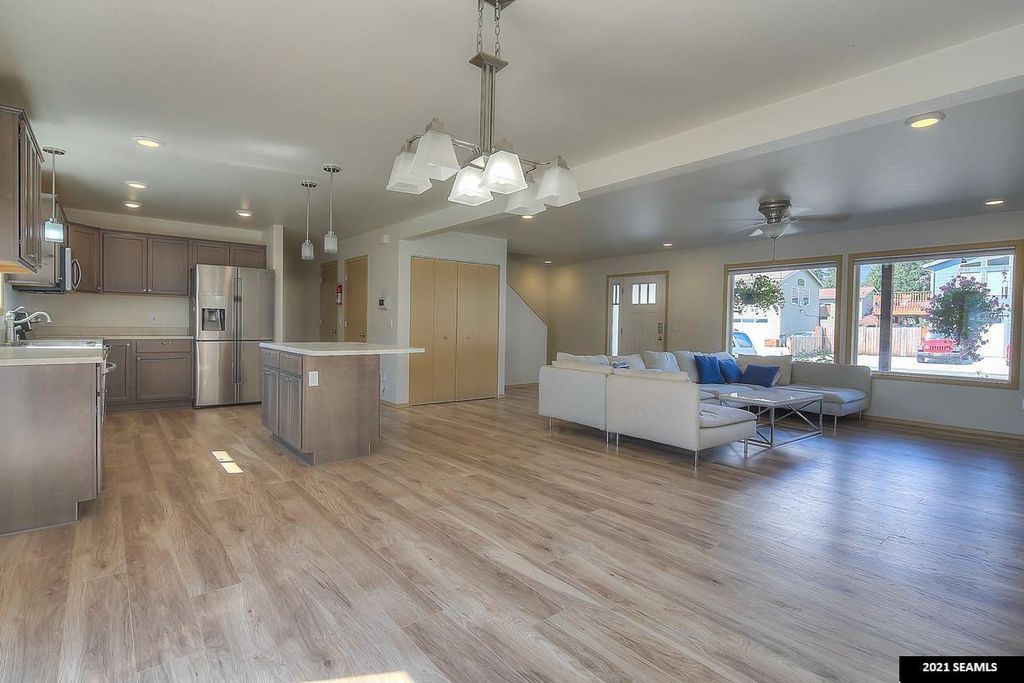 8142 Keegan St, Juneau, AK 99801