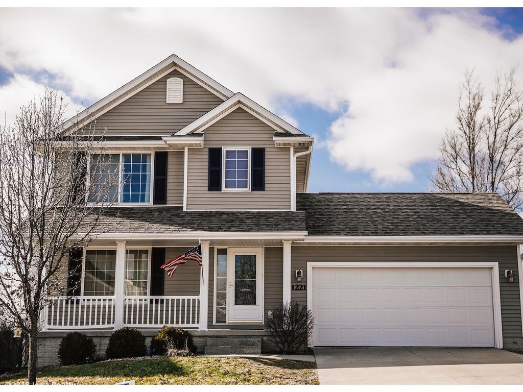 1221 S 3rd St, Indianola, IA 4 Bed, 3 Bath SingleFamily Home 44