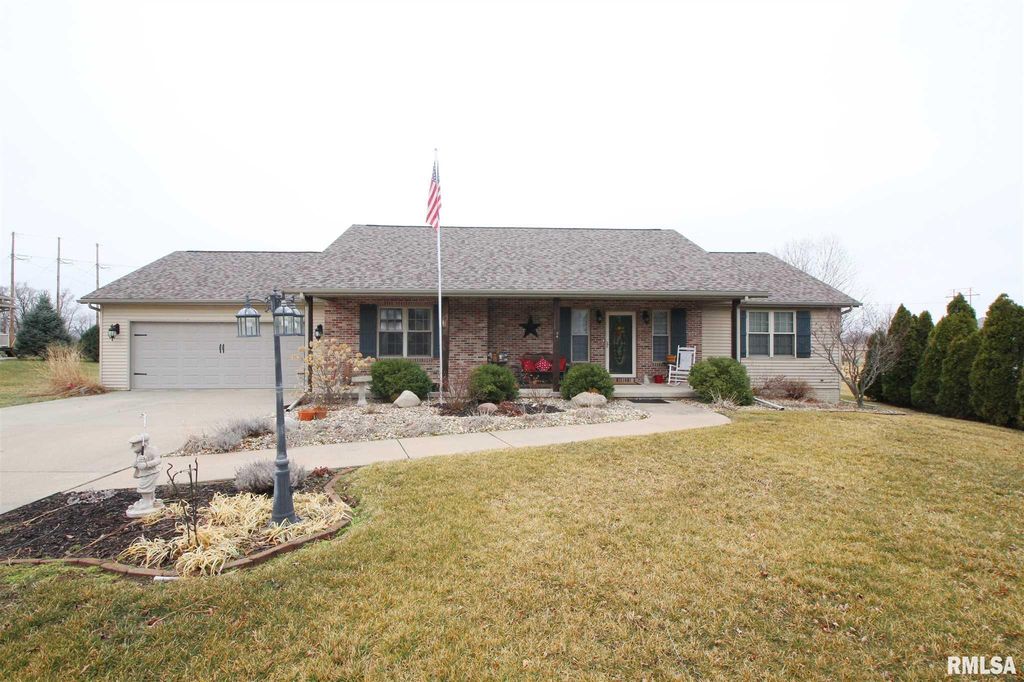 6 Dover Ct, East Peoria, IL 61611 - 4 Bed, 3 Bath Single-Family Home