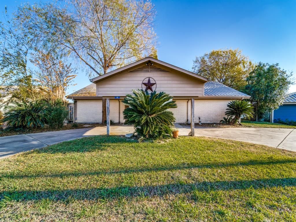 131 W  Lakeview Dr, Pointblank, TX 77364