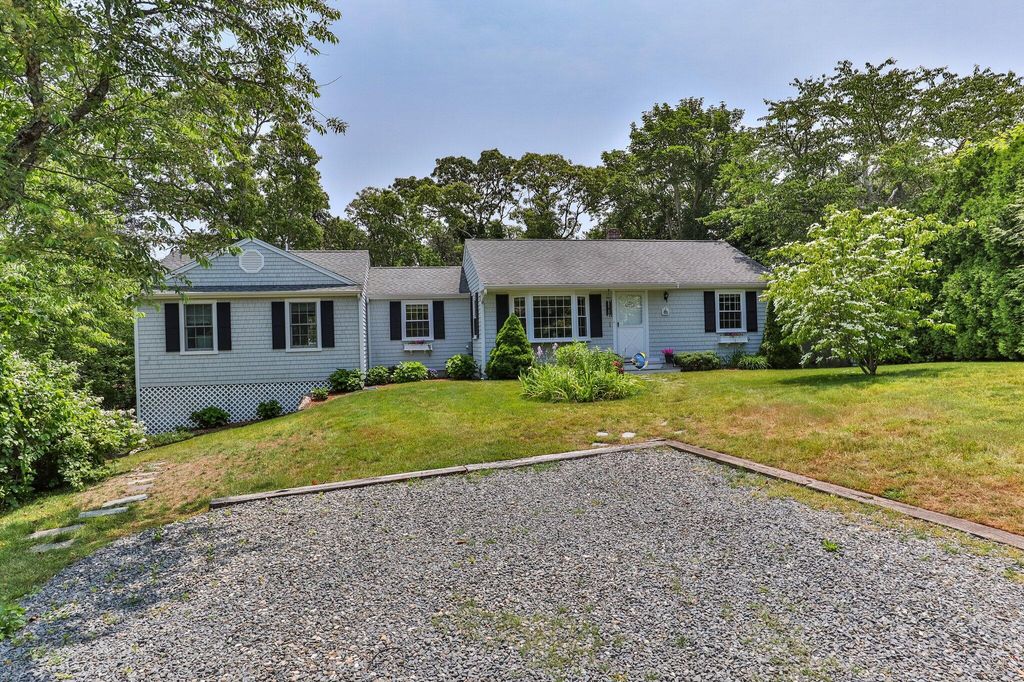 2 Uncle Zlotis Road, Chatham, MA 02633