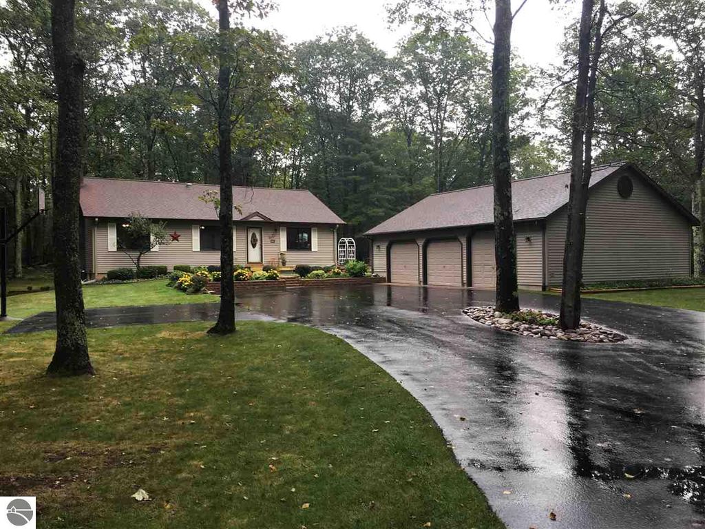 815 Rennie Lake Rd, Traverse City, MI 49696 Trulia