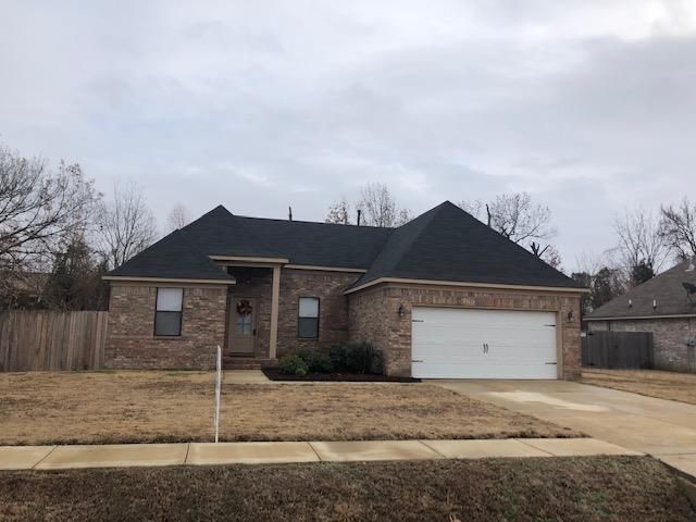 900 Bayou Vista Dr, Marion, AR 72364