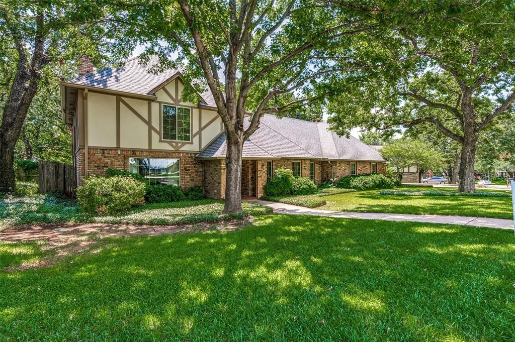2109 Wilson Dr, Arlington, TX 76011