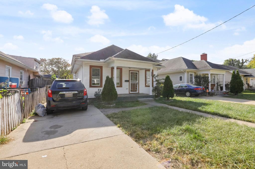 4317 40th Pl, Brentwood, MD 20722