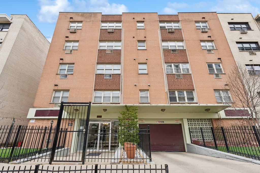 5950 N  Kenmore Ave #306, Chicago, IL 60660