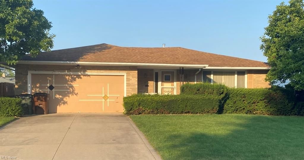 6842 Lalemant Dr, Parma, OH 44129