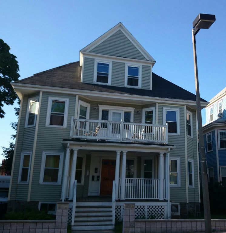 342 Park St, Dorchester Center, MA 02124