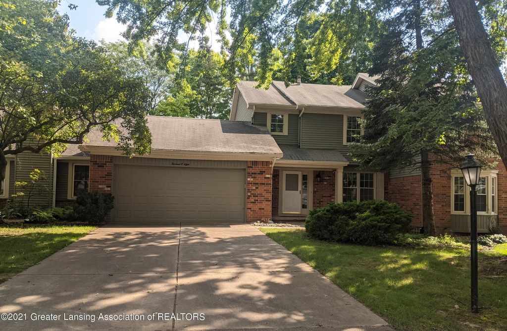 1308 Glenmeadow Ln, East Lansing, MI 48823