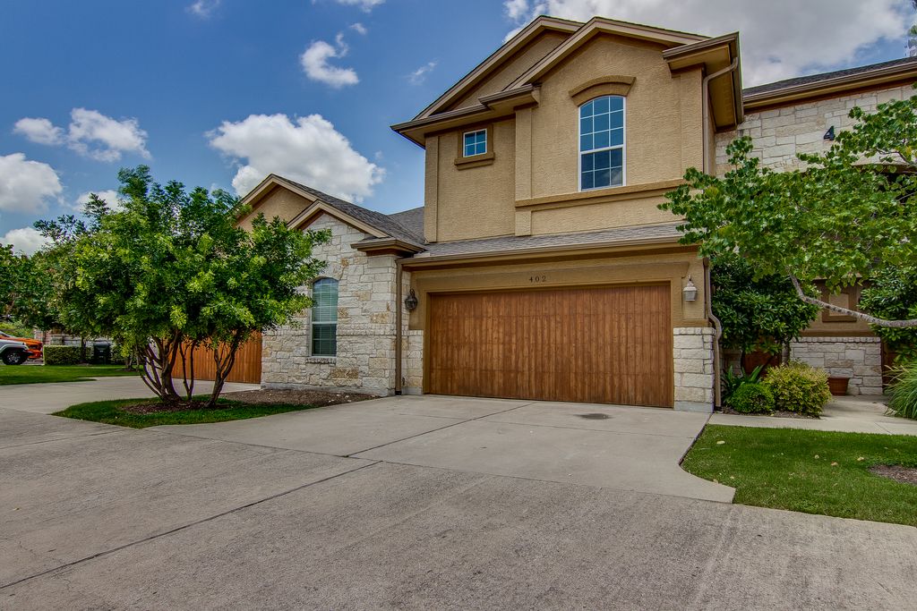 2210 Onion Creek Pkwy 402, Austin, TX 3 Bed, 3 Bath