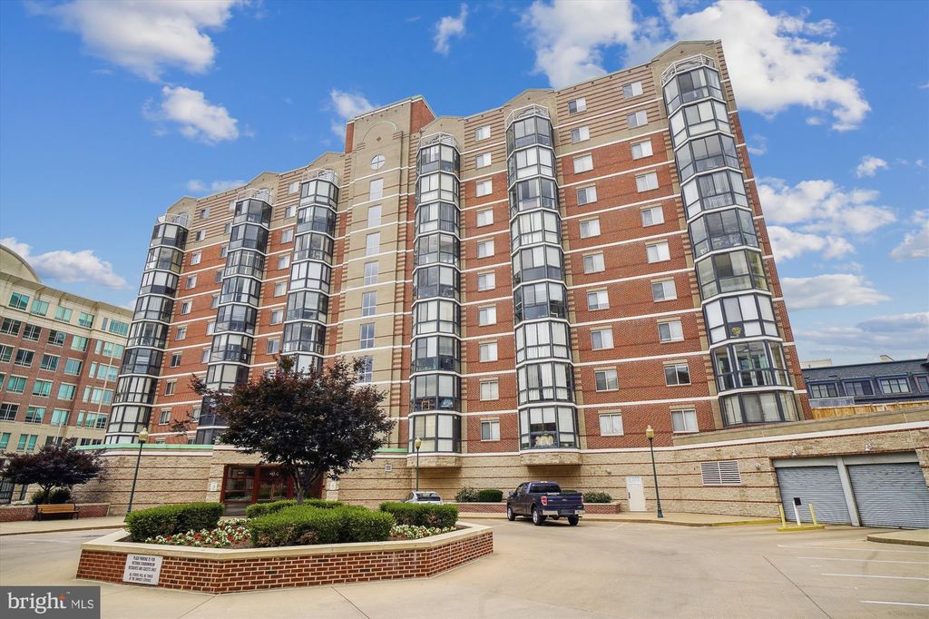 24 Courthouse Sq #906, Rockville, MD 20850