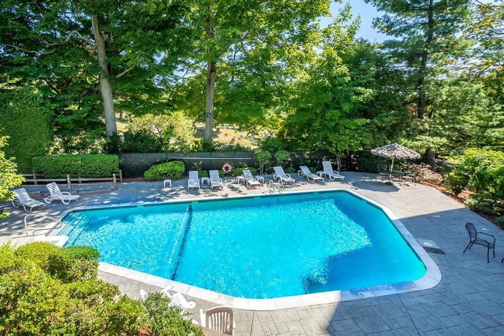 200 Ledgewood Dr 407, Stoneham, MA 1 Bed, 1 Bath Condo 4 Photos