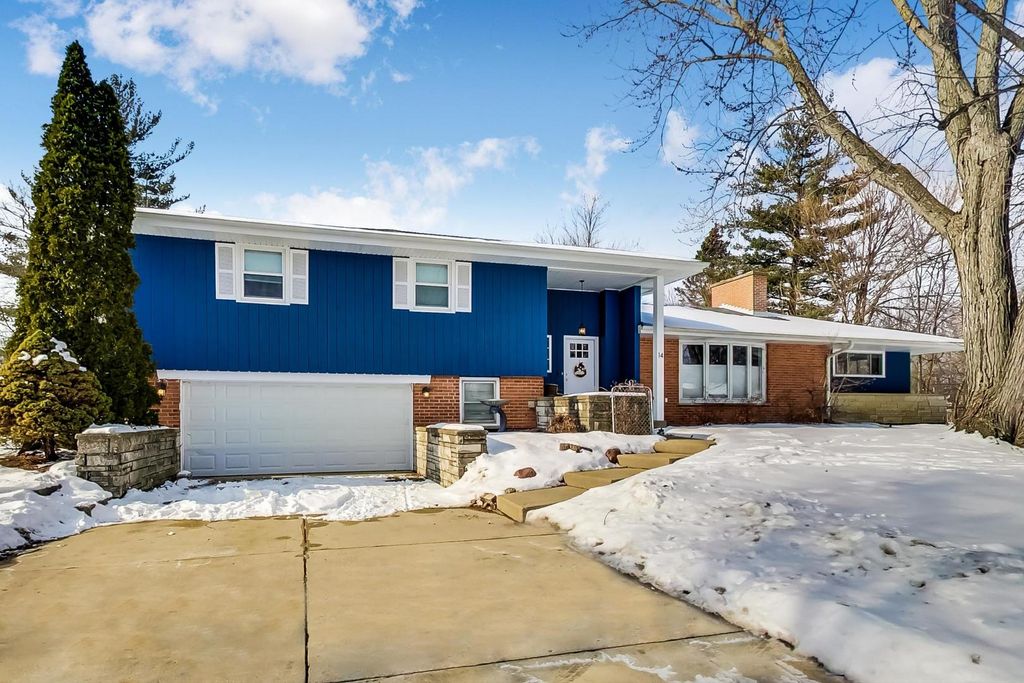 14 W Leon Ln, Prospect Heights, IL 60070