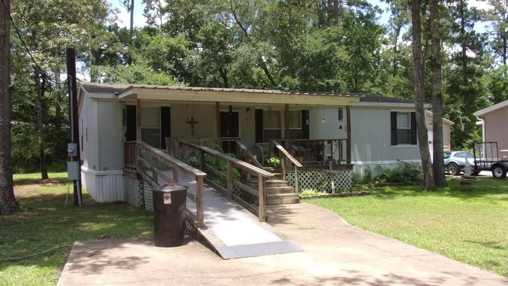 125 Wood Gln, Trinity, TX 75862