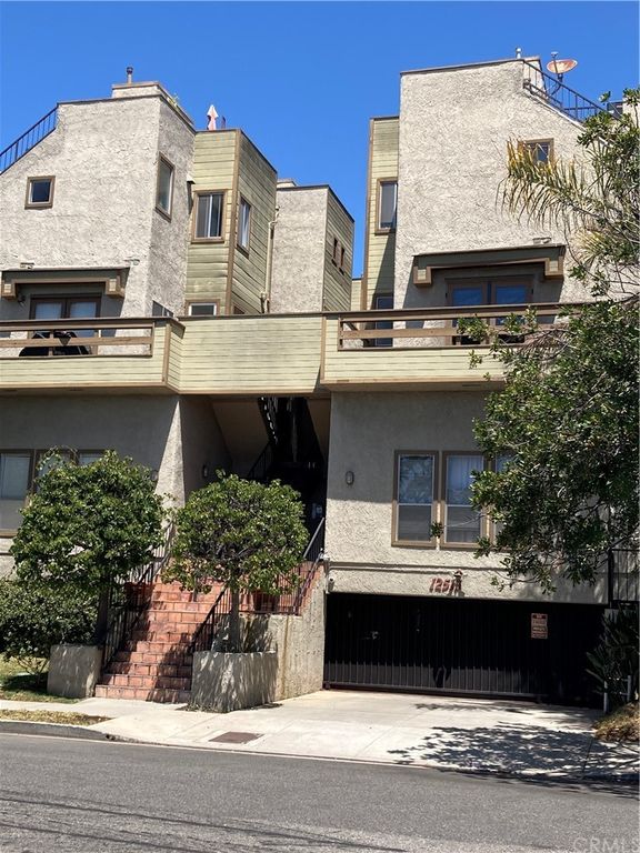 12515 Pacific Ave #203, Los Angeles, CA 90066