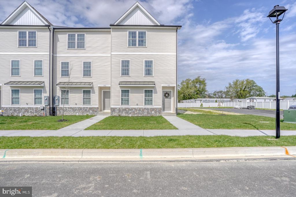 240 Rojan Rd #16, Dover, DE 19901