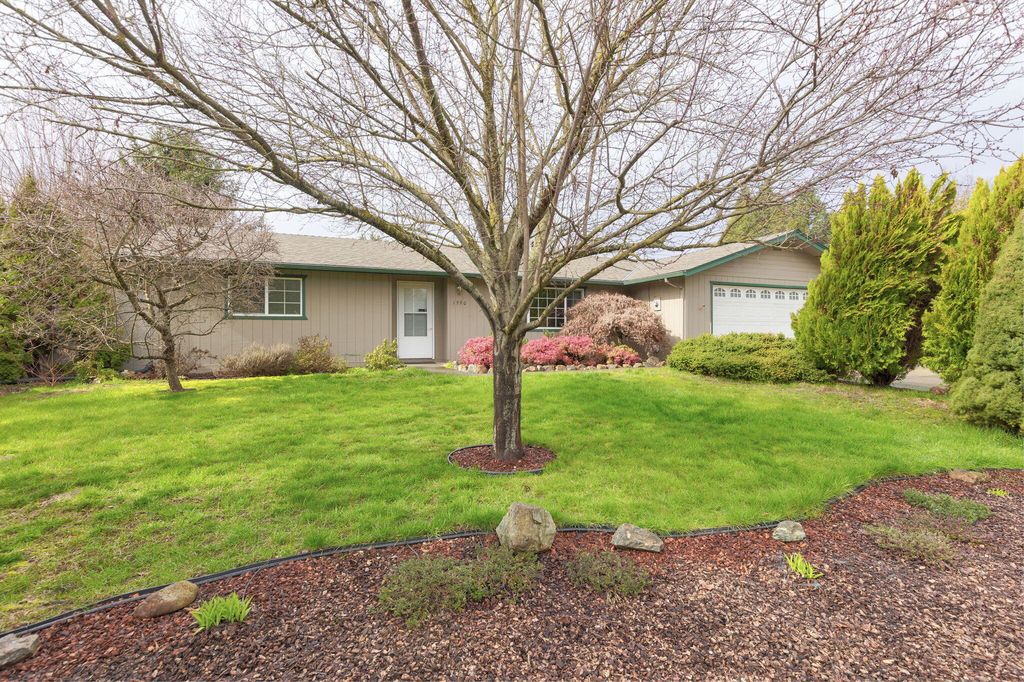 1990 Meadow Gln, Grants Pass, OR 97527