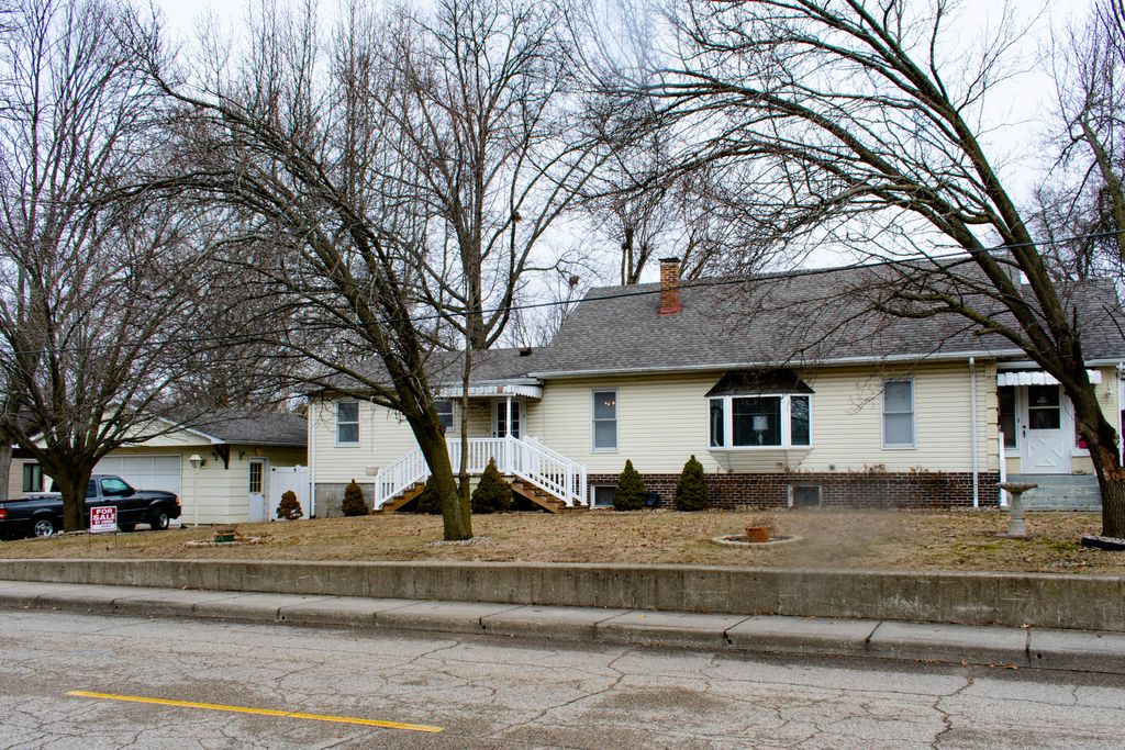 700 N Lodge St, Shelbyville, IL 62565 Trulia