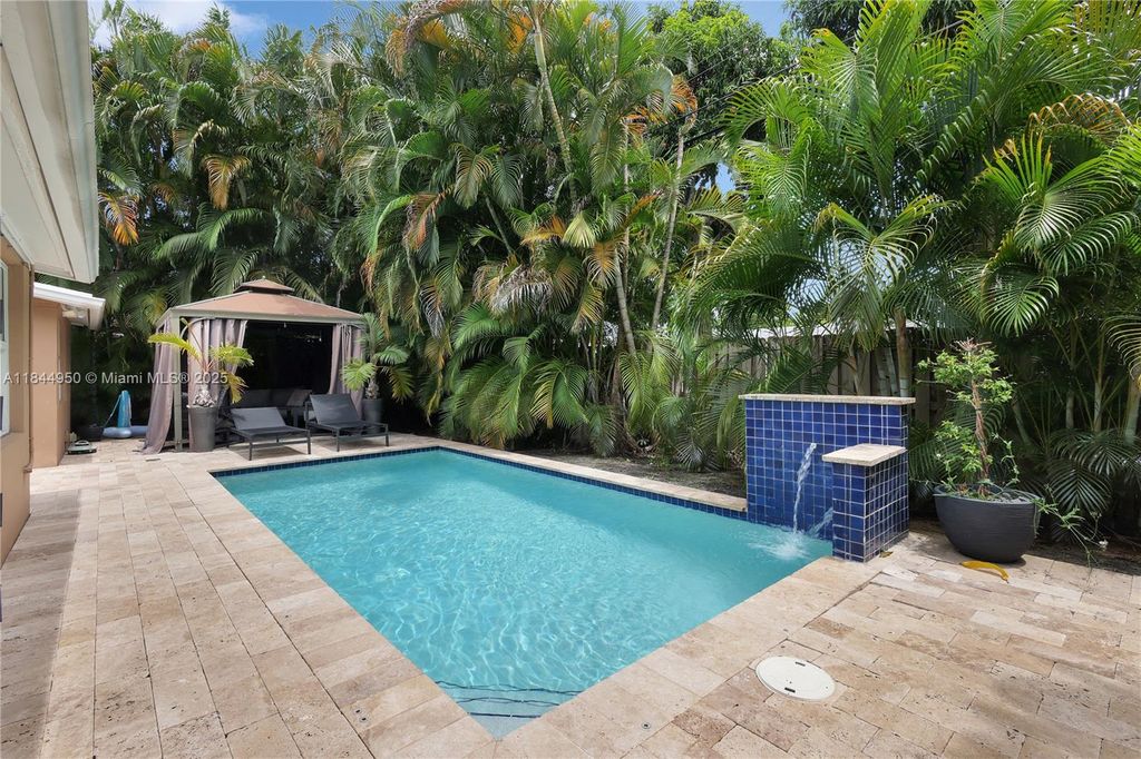 424 NE 27th Dr, Fort Lauderdale, FL 33334