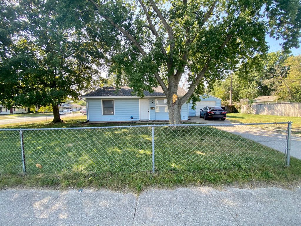 3242 Edison Rd, South Bend, IN 46615